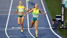 Rose Davies and Jess Hull cross the finish line in the women’s 5000m final.