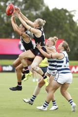 Leah Cutting and Rebecca Ott in action during round nine. 