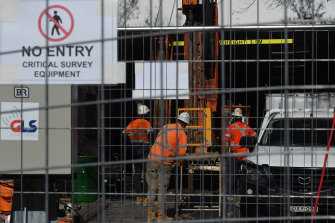 Mascot Towers Cracks Reported In Brick Facade As Shops Evacuated