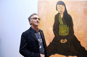Tony Costa with his 2019 Archibald Prize-winning portrait of artist Lindy Lee.