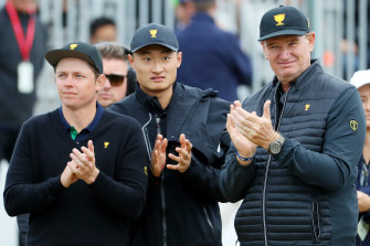Haotong Li, centre, with Internationals captain Ernie Els, right, and Cameron Smith, left, in Melbourne. 