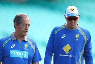 Peter Brukner speaks to Australian batsman Matt Renshaw during a series against Pakistan in 2017.