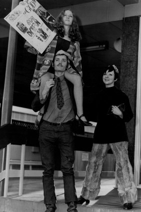  Martin, known as " Skull," Miss Larry Likely (on his shoulder) and Miss Jessica ("Noddy") James Their Mission: to present Dylan with a long letter made of newspaper and magazine cuttings. April 12, 1966.