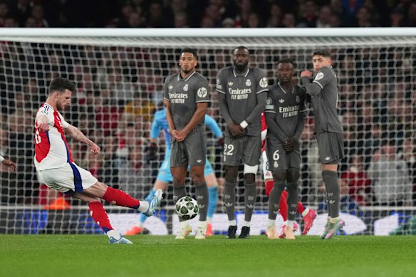 Arsenal’s Declan Rice scores his side’s opening goal.