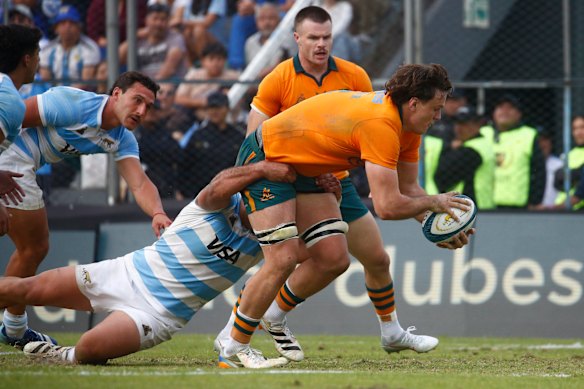 Tom Hooper of the Wallabies scores a try while being tackled by Ignacio Ruiz.