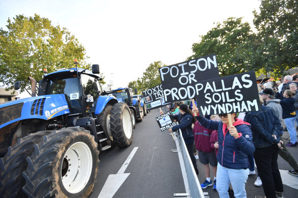 Trucks block central Werribee in demonstration against a plan to dump contaminated soil near homes.