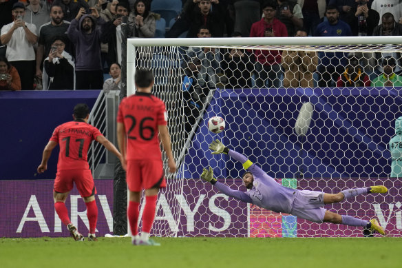 South Korea’s Hwang Hee-chan fires home the penalty.