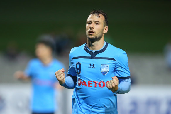With no football being played back home in England, Adam Le Fondre says it's the A-League's time to shine.