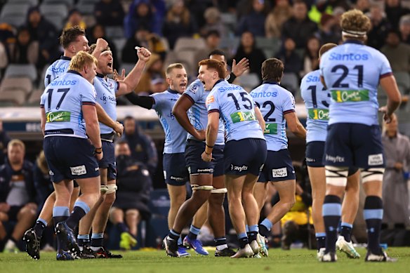 Sid Harvey (15) celebrates with the Waratahs players after fulltime.