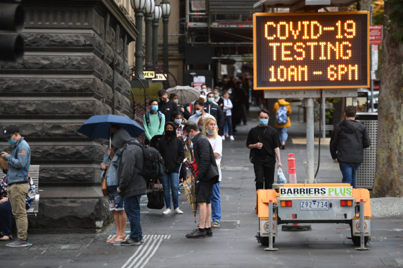 People queue at the COVID-19 testing site at the Melbourne Town Hall on Boxing Day.