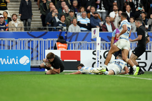 Jordie Barrett scores his team’s second try