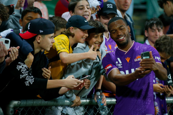 Daniel Sturridge and his Perth Glory teammates could be facing 14 days of quarantine in Brisbane.