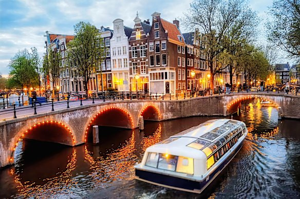 The junction of the Leidsegracht and Keizersgracht canals on Amsterdam’s Canal Belt.
