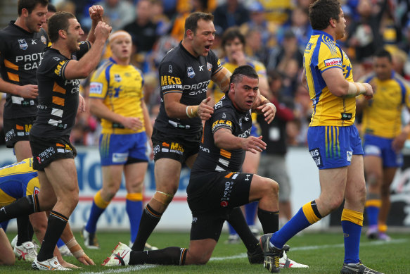 Andrew Fifita scores for the Tigers back in 2010.