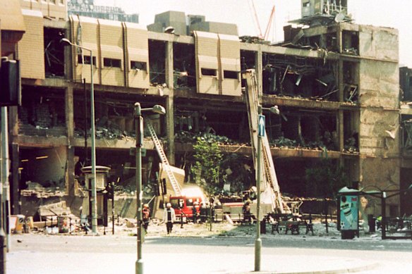 A bomba do IRA devastou o shopping center Arndale, em Manchester, em junho de 1996.