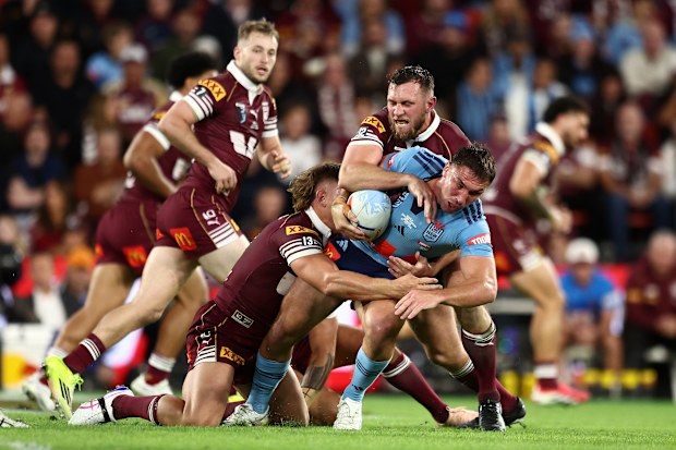 Reuben Cotter and Kurt Capewell tackle Reece Robson.