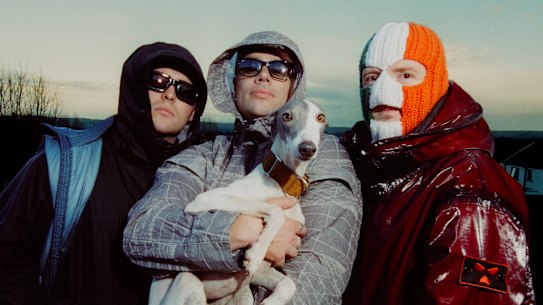 Mo Chara, Móglaí Bap y DJ Próva del trío irlandés de hip-hop Kneecap.