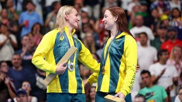 Ariarne Titmus and Mollie O’Callaghan on the podium after their 200m freestyle event.