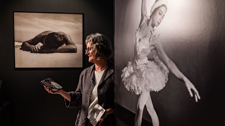 smh.com.au - Julie Power - Going to the Max: Sydney's ultimate Dupain exhibition should make anyone swoon