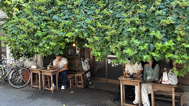 The leafy facade of retro-style cafe Salon de Amanto.