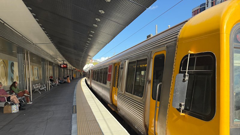 Queensland Rail strikes deal with some unions, timetable drama continues (australia) — SMH