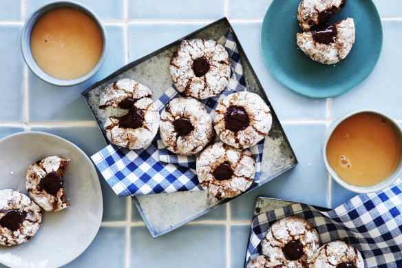 Chocolate and almond pasticcini