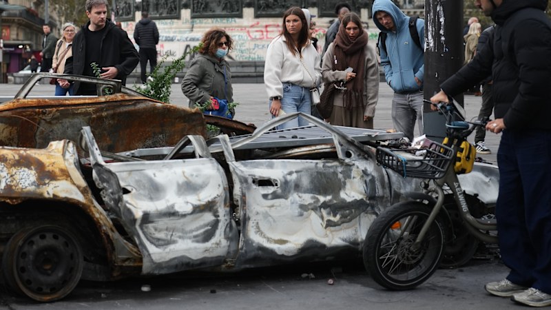 Army called in to protect Paris as more protests planned
