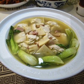 Pulled pork with home-made beancurd.