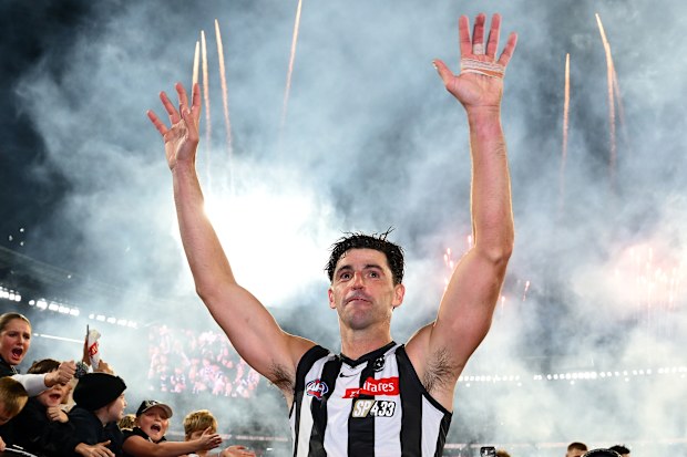 MELBOURNE, AUSTRALIA - MAY 23: Scott Pendlebury of the Magpies waves to the crowd after playing game 433 during the round 11 AFL match between Collingwood Magpies and Waalitj Marawar (West Coast Eagles) at Melbourne Cricket Ground, on May 23, 2026, in Melbourne, Australia. (Photo by Quinn Rooney/Getty Images)