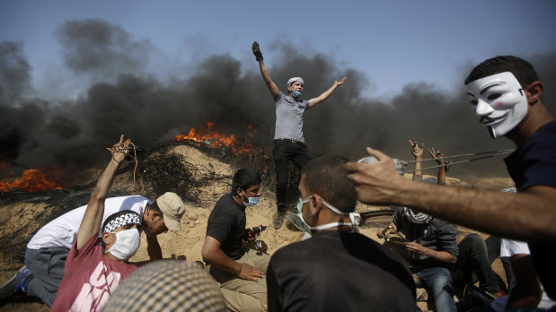 Palestinians continued their weekly Friday protests near the fence separating the blockaded Gaza territory from Israel last Friday.