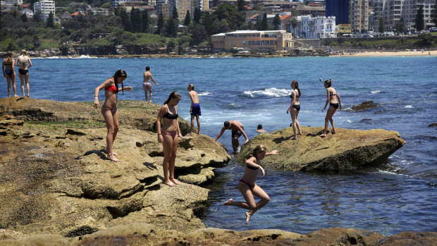 Sea breezes will keep the mercury in Sydney's coastal suburbs in the low 30s from Friday.