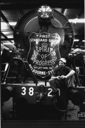 Jim Martin with Spirit of Progress', 38 class in 1990. 