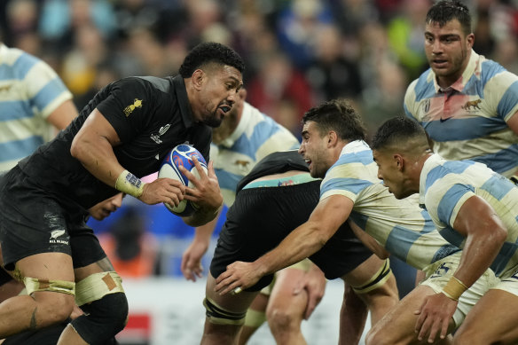 Ardie Savea carries the ball forward