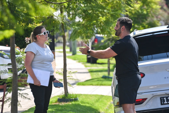Rashid Alshakshir confronts a journalist from <i>The Age.