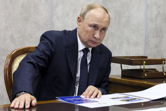 Rusya Devlet Başkanı Vladimir Putin, Çarşamba günü, ülkenin İkinci Dünya Savaşı'ndan bu yana ilk seferberliğini ilan ettiği gün bir toplantıda.