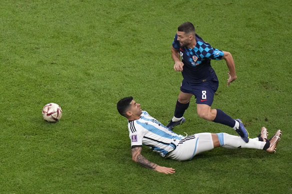 Mateo Kovacic narrowly avoids a late, sliding Cristian Romero.