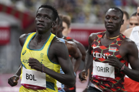 Peter Bol pushes hard in the 800m final in Tokyo.