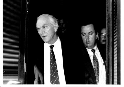 Chester Porter (left) at the ICAC investigation into the Metherell affair in 1992.