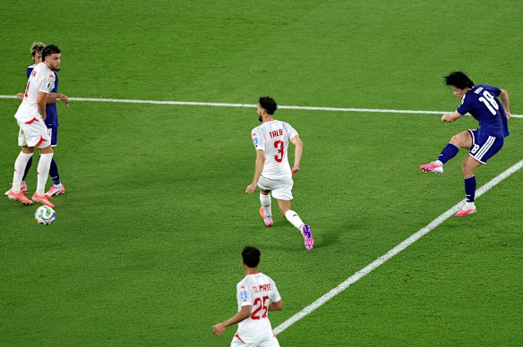 Ayase Ueda’s strike from the top of the Tunisian box.