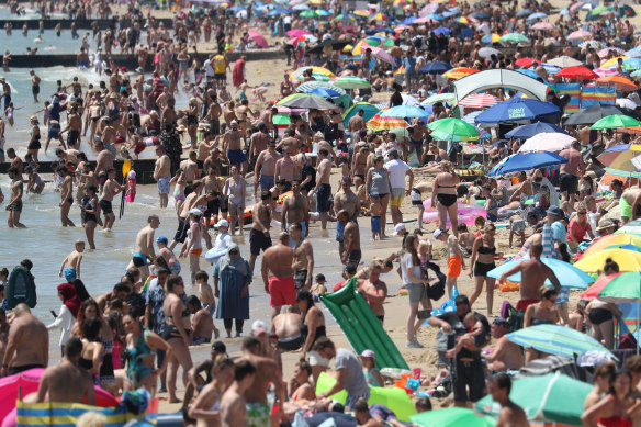 Police issued more than 500 fines on June 25, 2020, to people crowding Bournemouth beach.  