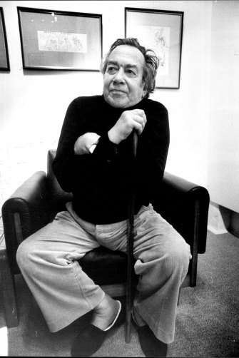 The late Donald Friend at the Holdsworth Galleries in Woollahra in 1979.