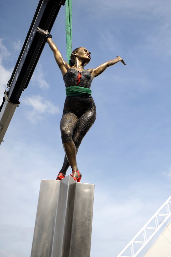 The Kylie Minogue statue being moved from its original Docklands home. 
