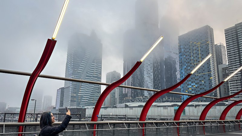 Thick fog in Melbourne to linger until midday (australia) — SMH