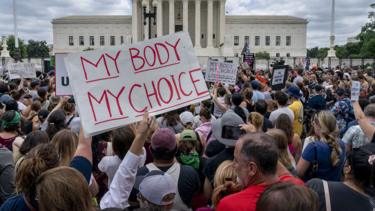 Crowds outsdie Supreme Court after its decision to overturn Roe v. Wade