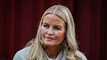Crown Princess Mette-Marit of Norway has had a lung transplant in a surgery her medical team has described as being "successful".