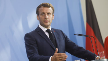 “Get vaccinated!“: French President Emmanuel Macron. 