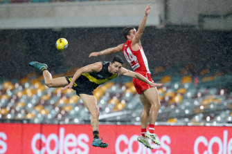 Richmond's Jason Castagna battles Sydney defender Jake Lloyd in a game that saw just seven majors scored.