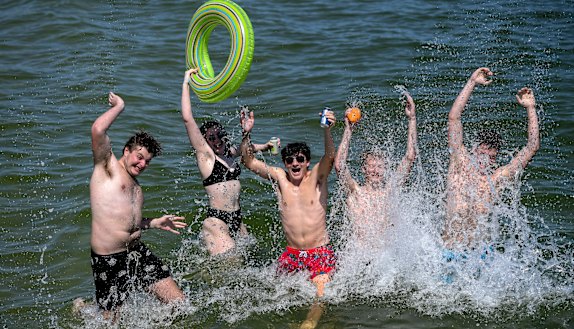 Temperatures will climb throughout the week with Brisbane set to hit 35 by Friday. 