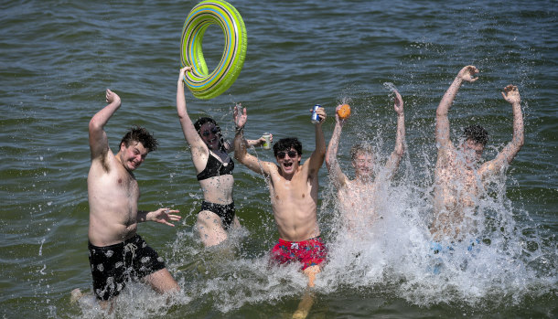 Temperatures will climb throughout the week with Brisbane set to hit 35 by Friday. 