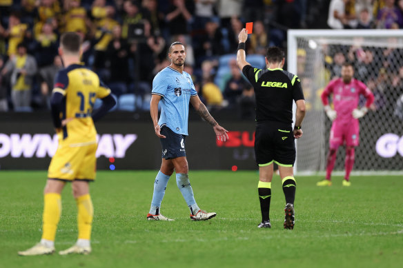 Jack Rodwell is sent off.